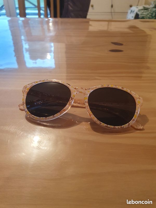 Lunette de soleil enfant (image 1)