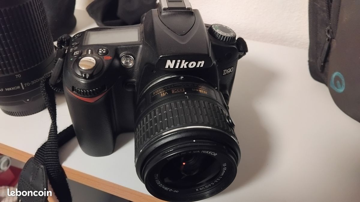 Nikon D300 avec objectif AF-S DX VR zoom Nikkor 18-200 im Kanton Waadt