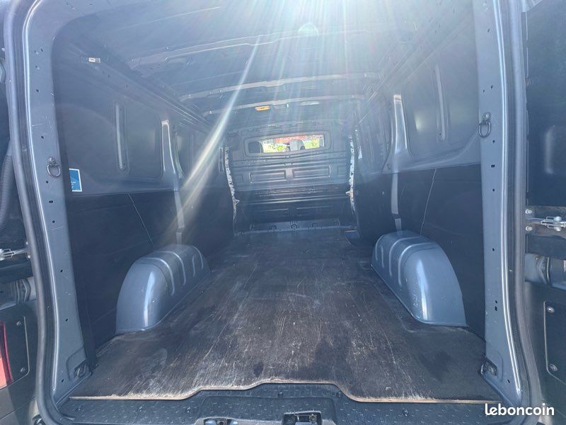 Renault trafic l1h1 2.0 dci 120ch sl pro + excellent état clim + camera (image 12)