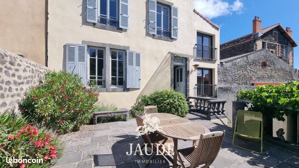 Maison 6 pièces 145 m² · à Clermont-Ferrand · 145 m² · 399 000 €