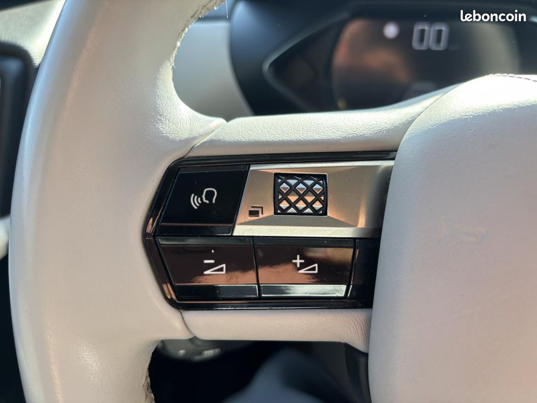 DS DS 3 DS3 Crossback 1.2i PureTech 12V - 100 So Chic (image 11)