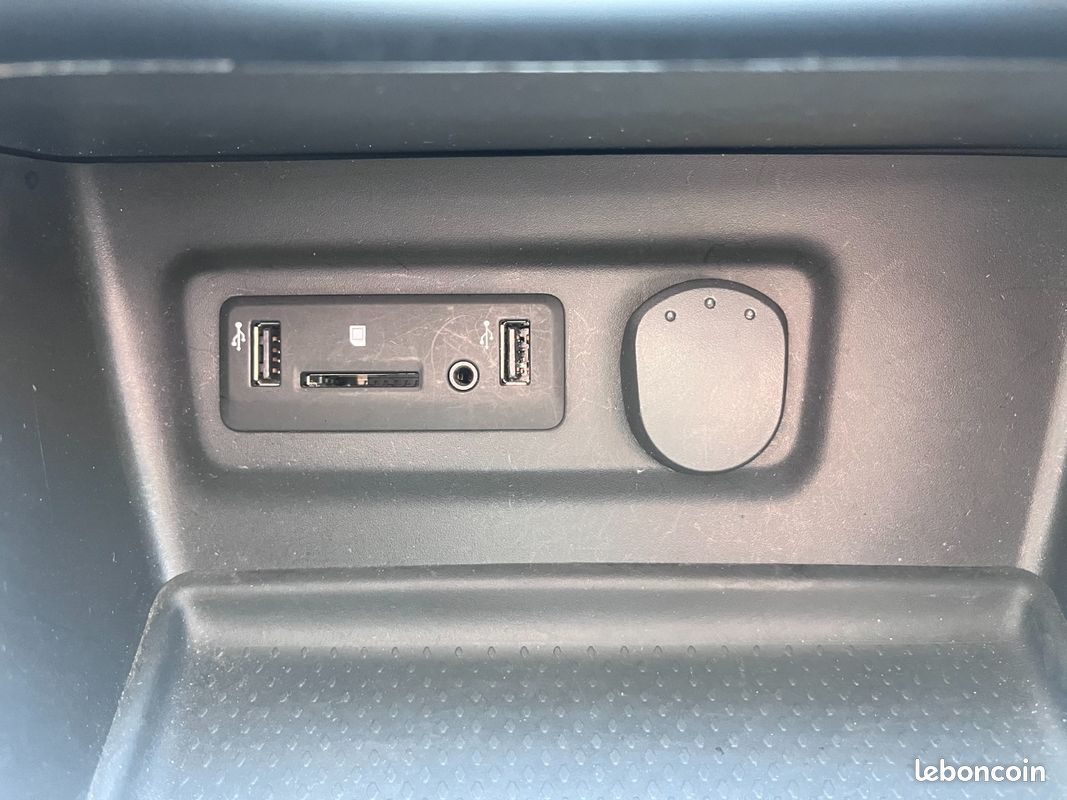 RENAULT MEGANE IV ESTATE dCi 130 Energy Intens (image 31)