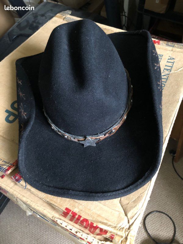 Chapeau noir en feutre (image 1)