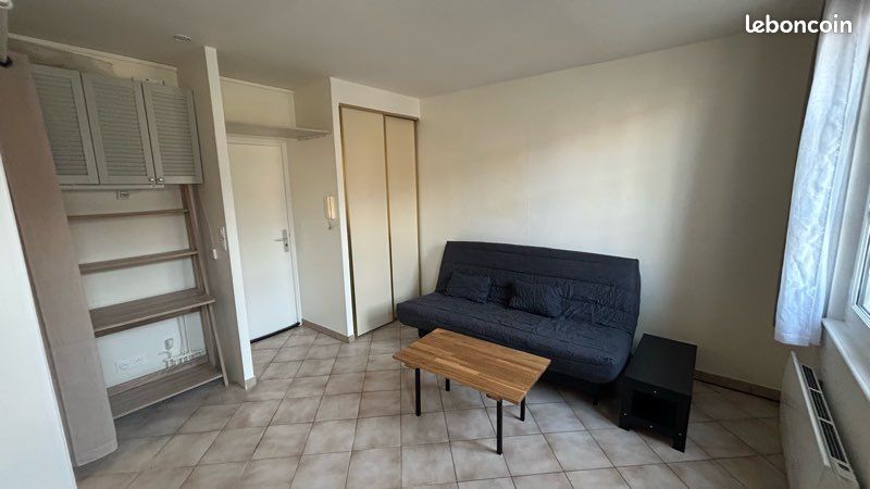 Appartement 1 pièce 18 m² · à Versailles · 18 m² · 830 €/mois