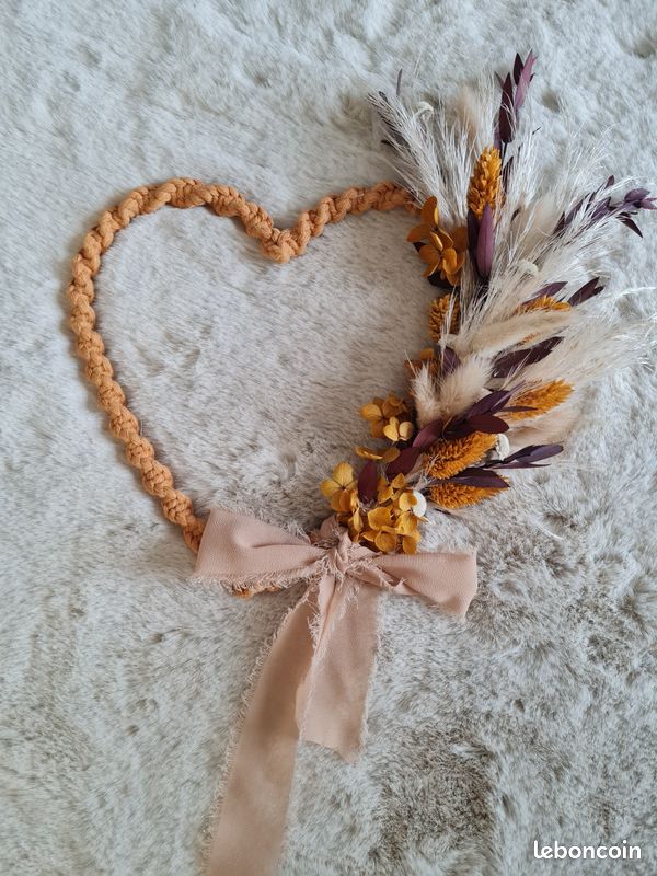 Coeur en macramé et fleurs séchées neuf. Une décoration originale à suspendre (image 1)