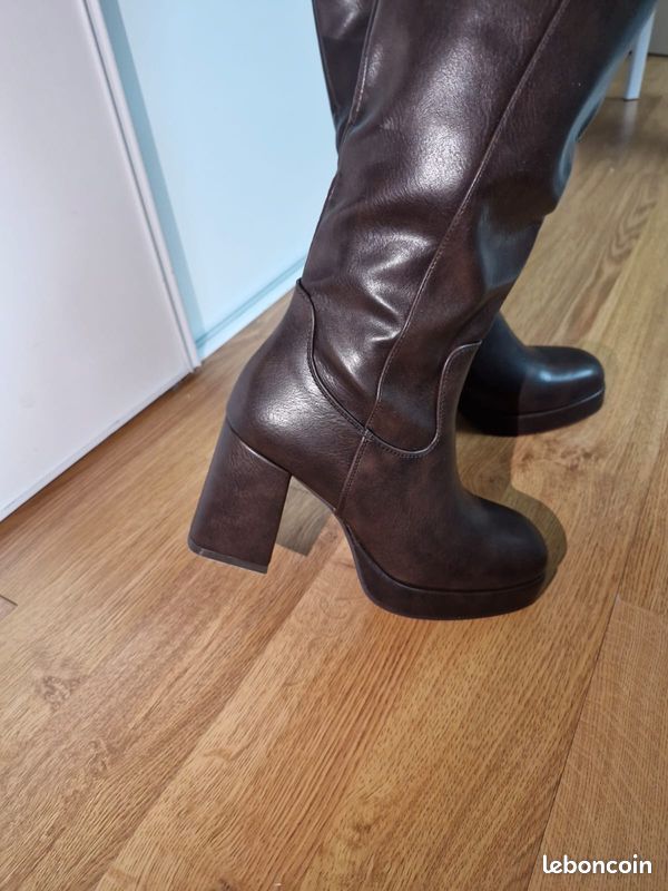 Botte haute à talon marron Chaussures