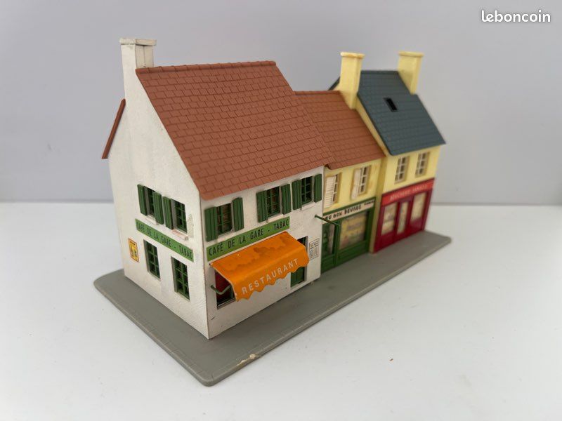 Maquette Jouef à Monter – Bloc De 3 Immeubles/commerces – échelle HO – 1981 – Neuf