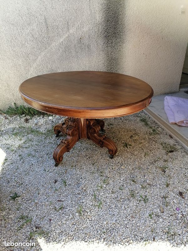Table ancienne (image 1)