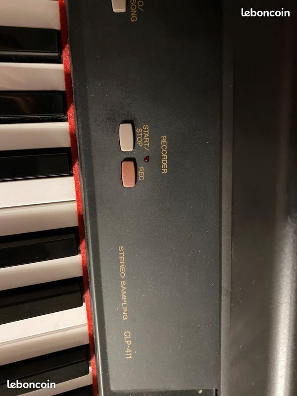 Piano Yamaha Clavinova CLP-411 (piano numérique) - Instruments de 