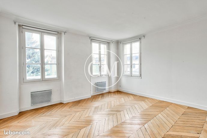 https://img.leboncoin.fr/api/v1/lbcpb1/images/13/70/1a/13701a81cb4c5e67bd534beb336f3ccbffa14fe5.jpg?rule=ad-image