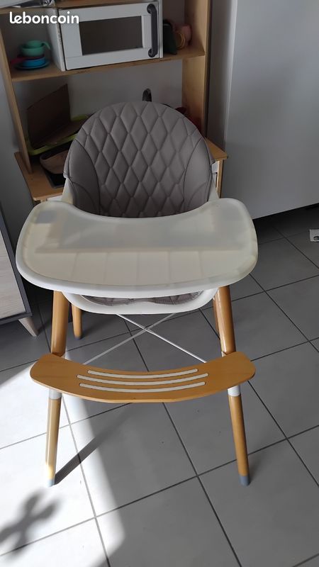 Chaise haute (image 1)
