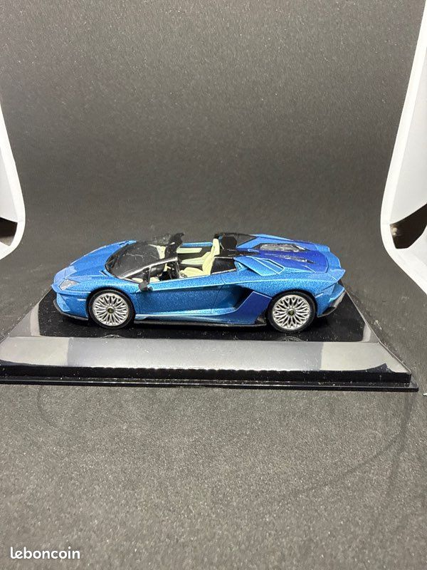 Altaya 1/43 - Lamborghini Aventador S Roadster Bleu 2017 - Modèle Diecast