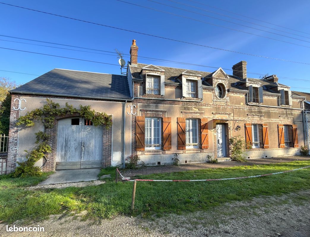 Maison 6 pièces 166 m² · à Belhomert-Guéhouville · 165,6 m² · 129 000 €