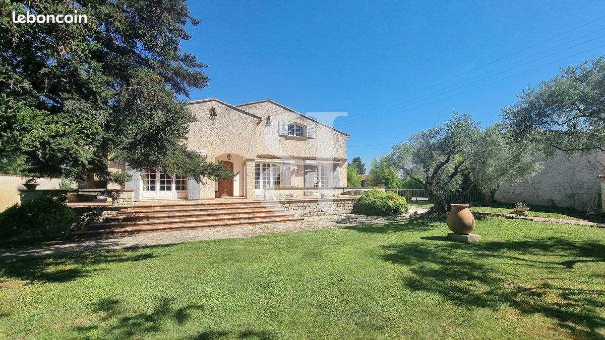 Maison 6 pièces 215 m² · à Carpentras · 215 m² · 479 000 €