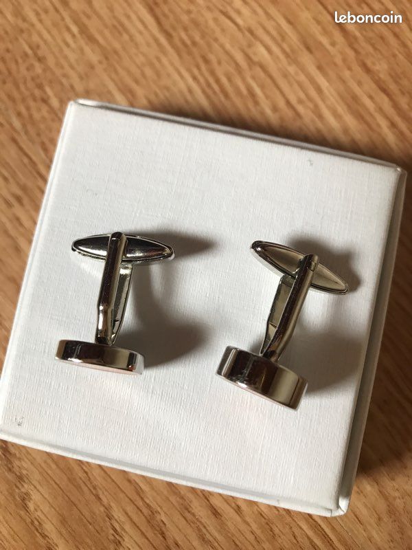 Paire De Boutons De Manchette Occasion - État Correct, Style Classique