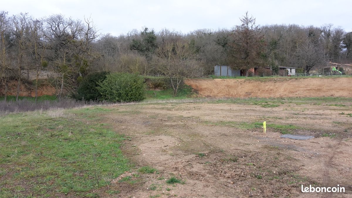 Terrain viabilisé · à Saint-Loup-Lamairé · 30 000 €