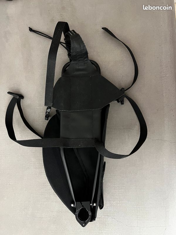 Support sous selle VAP Cycling Kangaroo + sac tanche 17L 100 %Made in Italy - quipements vlos Support sous selle VAP Cycling Kangaroo + sac tanche 17L 100 %Made in Italy - quipements vlos