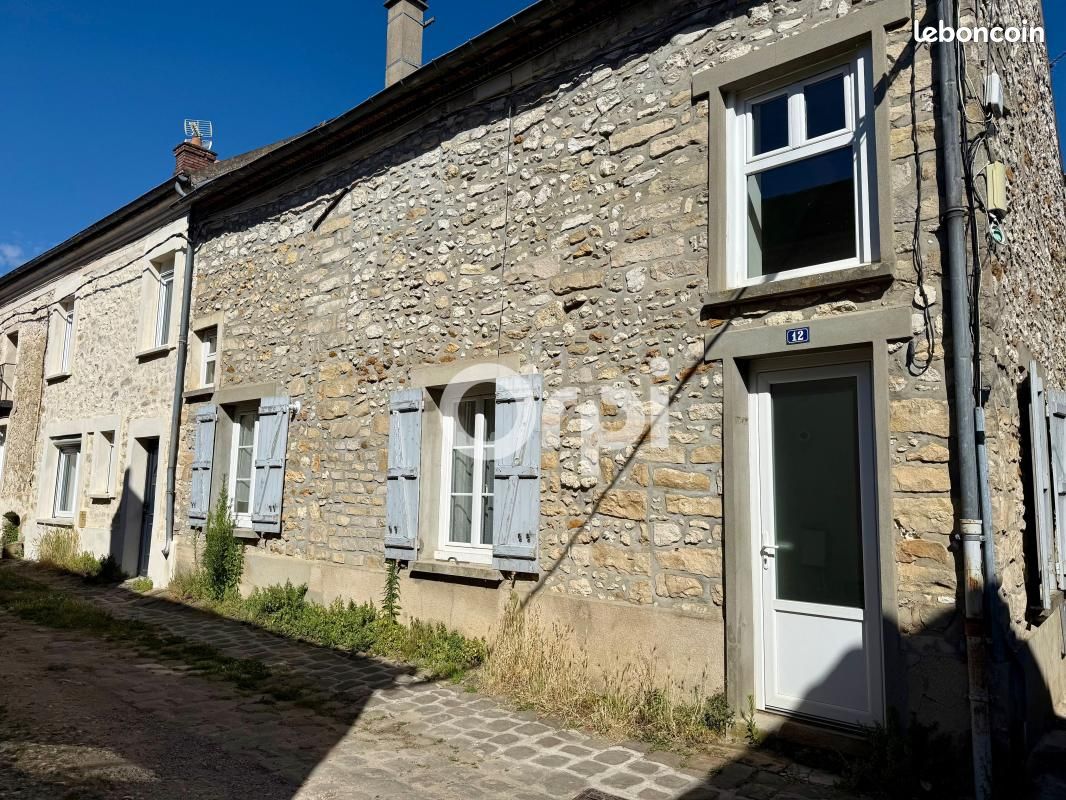 Maison 4 pièces 85 m² · à Moret-Loing-Et-Orvanne · 85 m² · 950 €