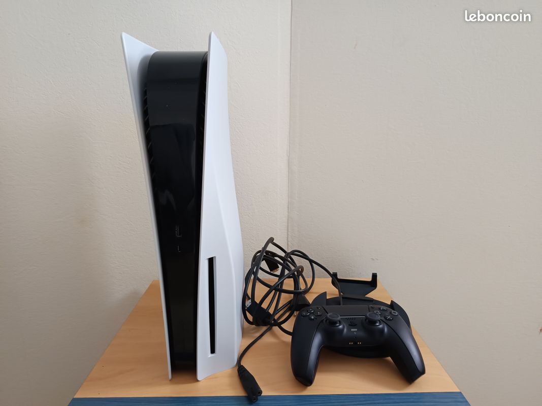 PS5 standard très bon état + 3 jeux - Consoles