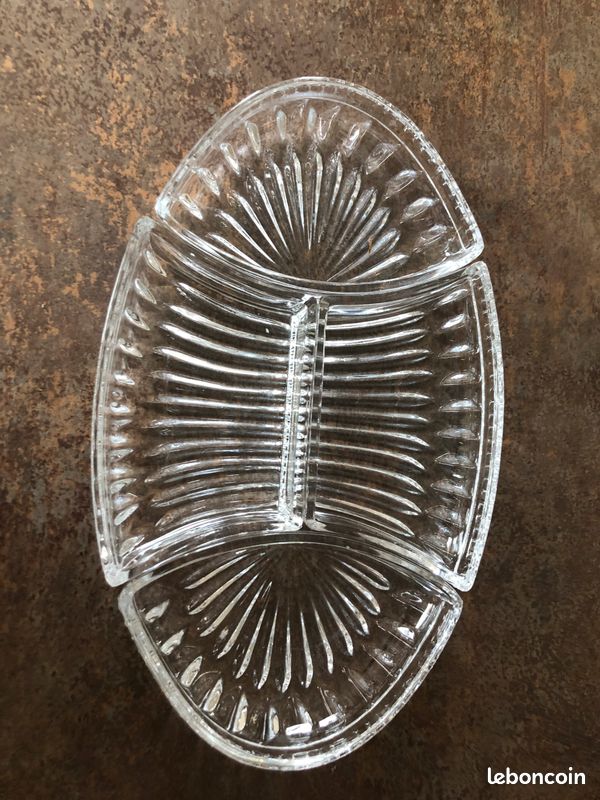 Plat Apéritif Ancien En Verre Moulé - 4 Compartiments, Forme Ovale