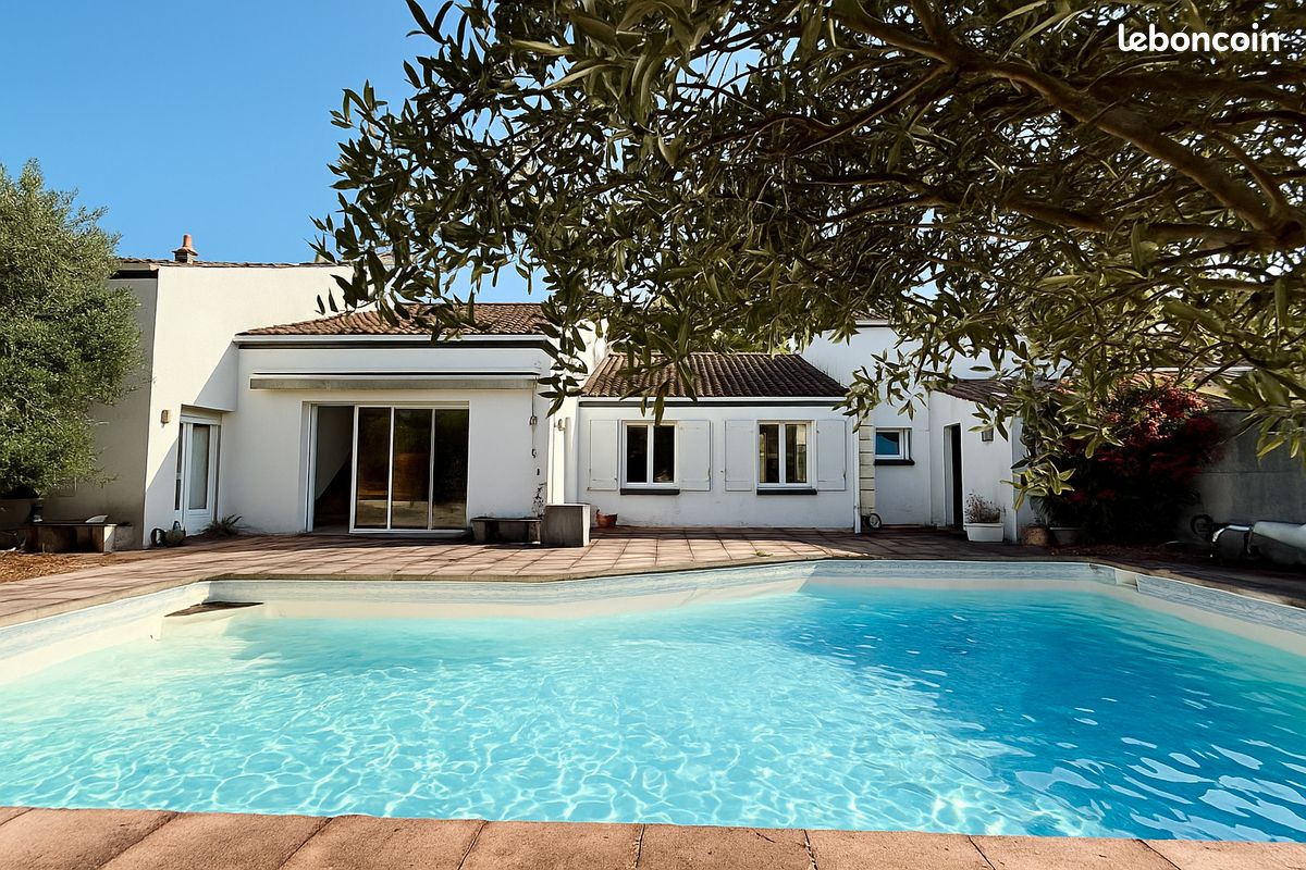 Maison 9 pièces 236 m² · à La Rochelle · 236 m² · 575 000 €
