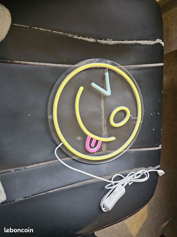 Neon Smiley Clin d'oeil (image 2)