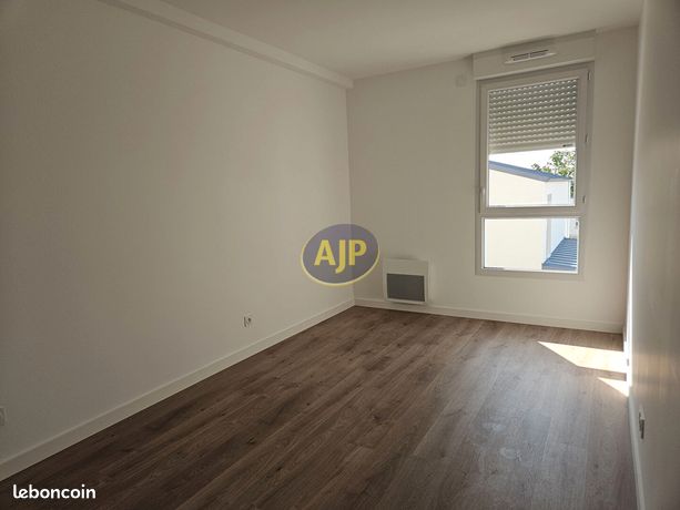 https://img.leboncoin.fr/api/v1/lbcpb1/images/13/83/f4/1383f4b552f8ce6e8feac8ead1cda5a699665cfd.jpg?rule=ad-image