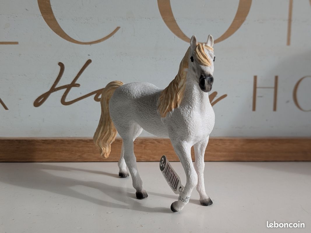Figura Schleich Semental Árabe – Juguete Coleccionable De Caballo, Detalle Realista, Pintura A Mano, Estimula La Imaginación, Regalo Para Amantes De Los Caballos