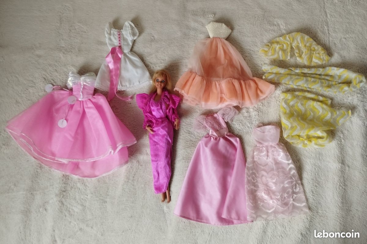 Vêtements poupée barbie mattel Lingerie De Barbie Fancy Frills Habits vintage Ref 3183 1986