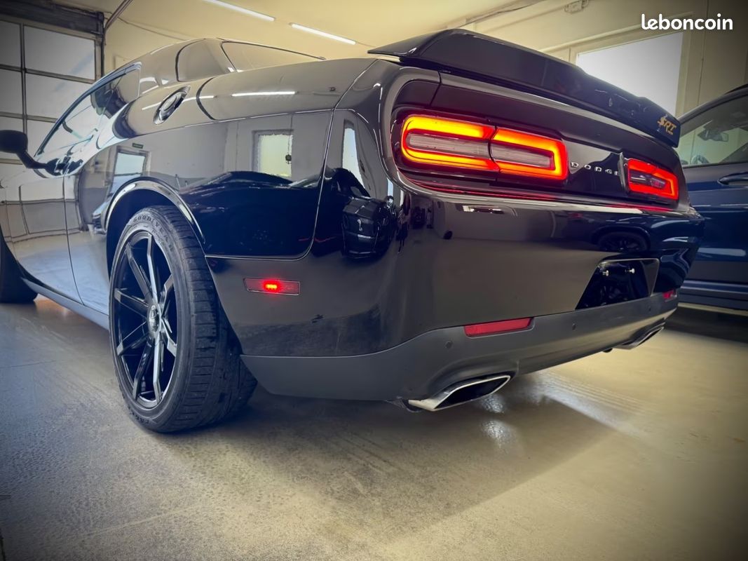 Dodge CHALLENGER R/T 5.7 V8 HEMI 381 ch – Toit ouvrant – CarPlay – Cuir intégral (image 7)