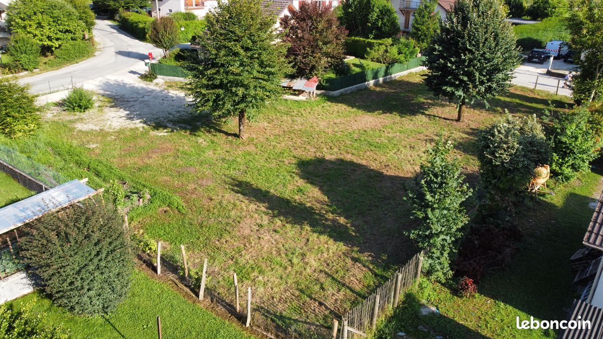 Vente de deux terrains à Entre Deux Guiers · à Entre-Deux-Guiers · 70 000 €