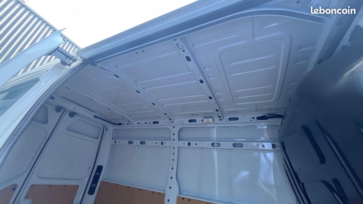Renault master fourgon l2h2 blue dci 135 grand confort (image 17)