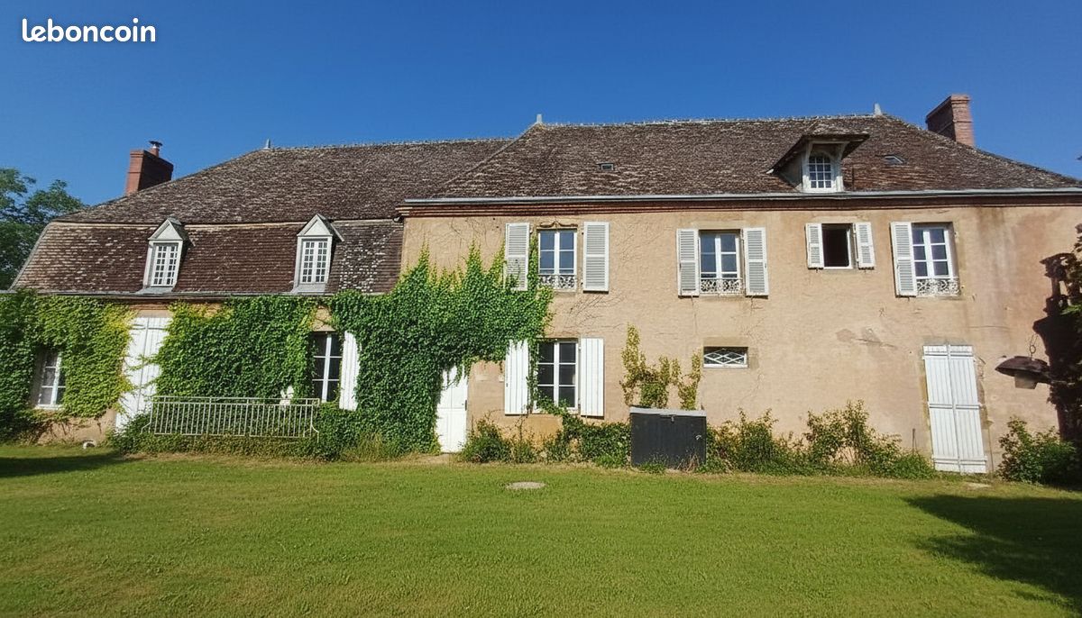 Maison 8 pièces 294 m² · à Cluis · 294 m² · 148 000 €
