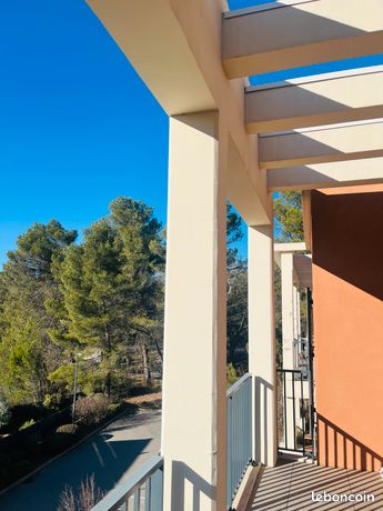 Appartement T3 lumineux avec terrasse vue dégagée, parking en sous-sol et ascenseur – Résidence récente à Châteauneuf-le-Rouge