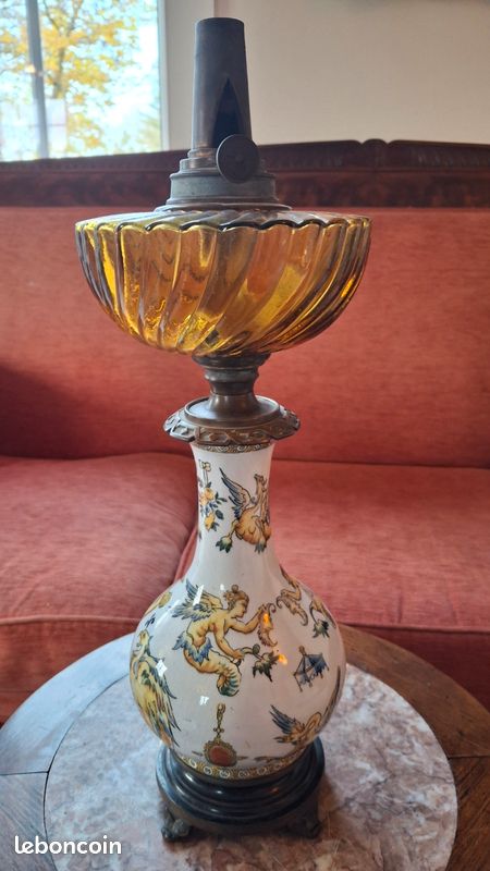 Superbe Lampe à Pétrole (Assemblage Postérieur) avec Élégant Corps en Faïence de Gien (Modèle 1872) (image 2)
