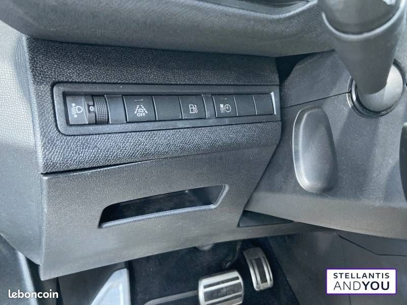 Peugeot 3008 Hybrid 225 e-EAT8 Roadtrip (image 24)