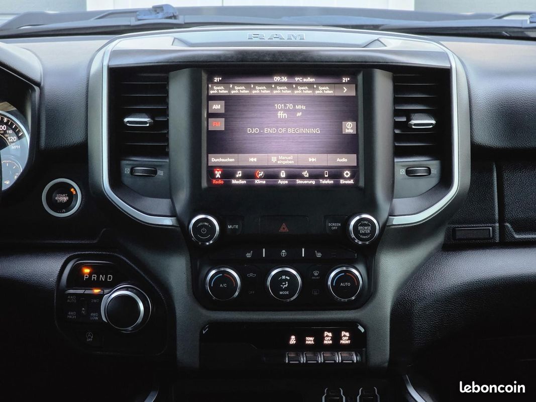 Dodge RAM 1500 Big Horn V8 5.7 HEMI 401 ch – 4x4 – Pack Night – CarPlay (image 14)