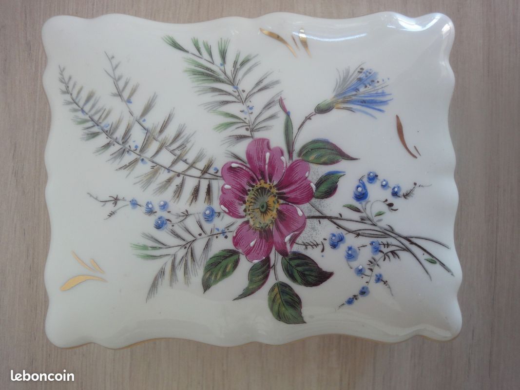 Boîte fleurs porcelaine Limoges (image 1)