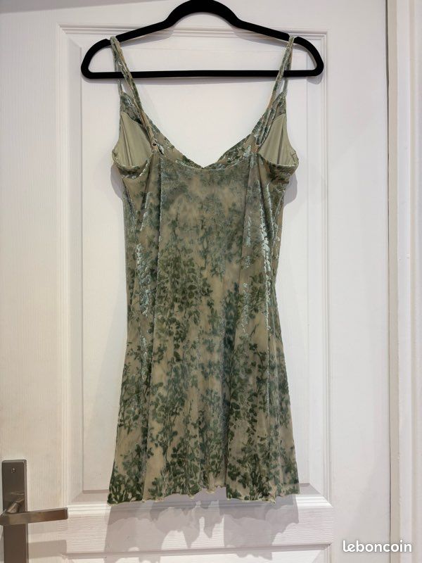 Robe mini en tulle imprimée velours Bershka Vêtements