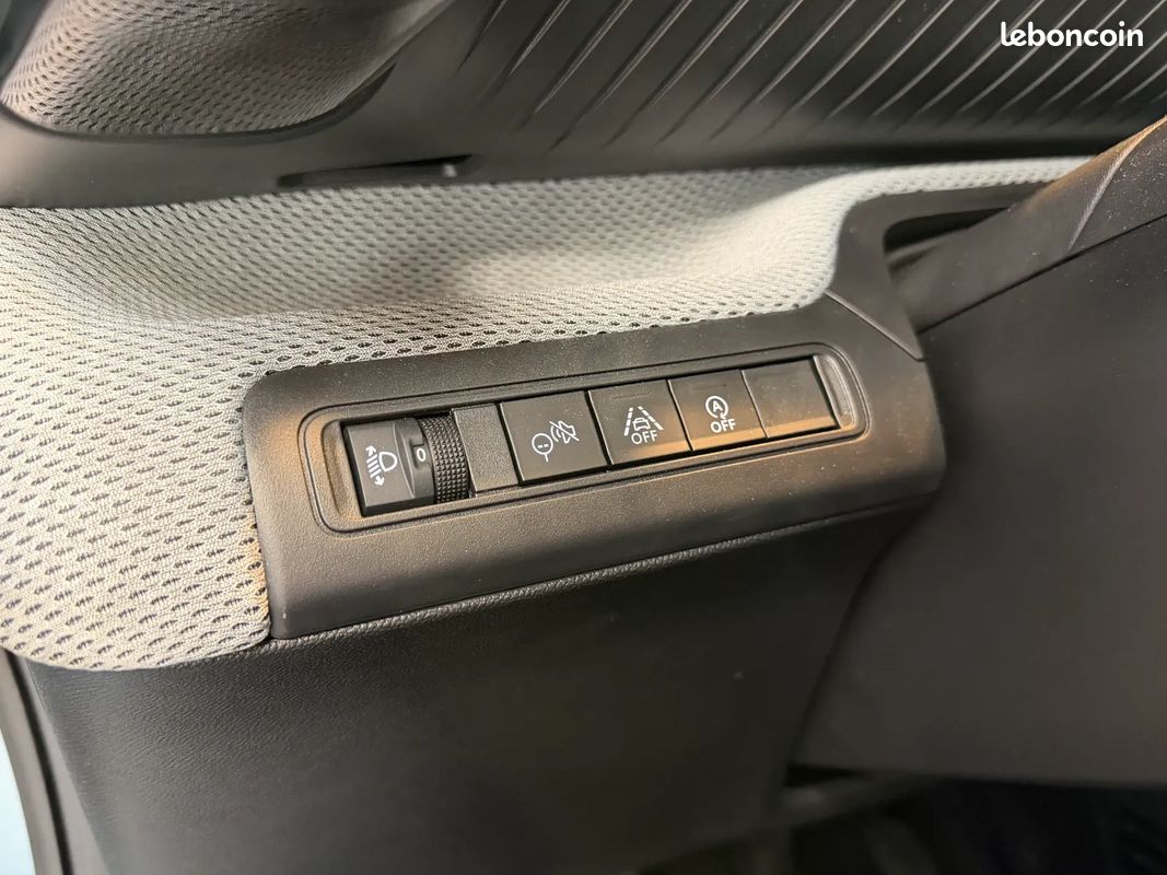 CITROEN C3 PLUS 1.2 Turbo 100ch - 2025 - 4 254 km - Moteur à chaine - Première main - Garantie Stellantis 11/2033 (image 21)