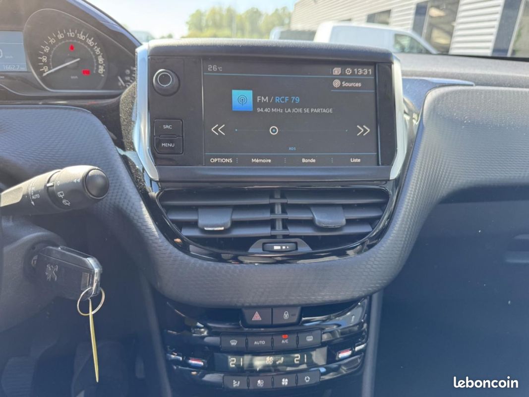 Peugeot 208 1.6 BlueHDi 75ch Allure Business S&S 5p (image 14)