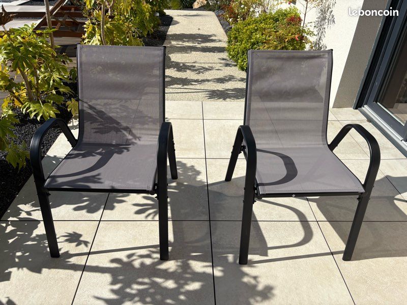 Deux chaises de jardin neuves (image 1)