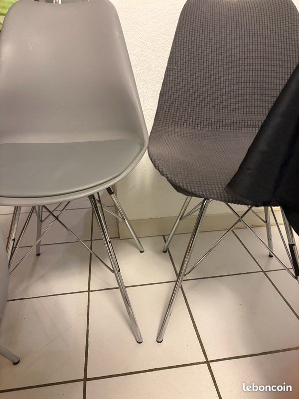 Chaises (image 1)