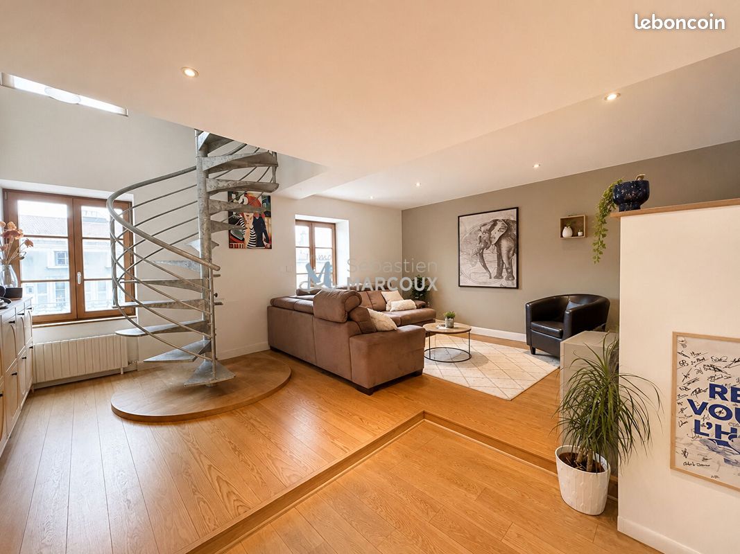 Appartement 5 pièces 166 m² · à Montbrison · 166 m² · 261 000 €