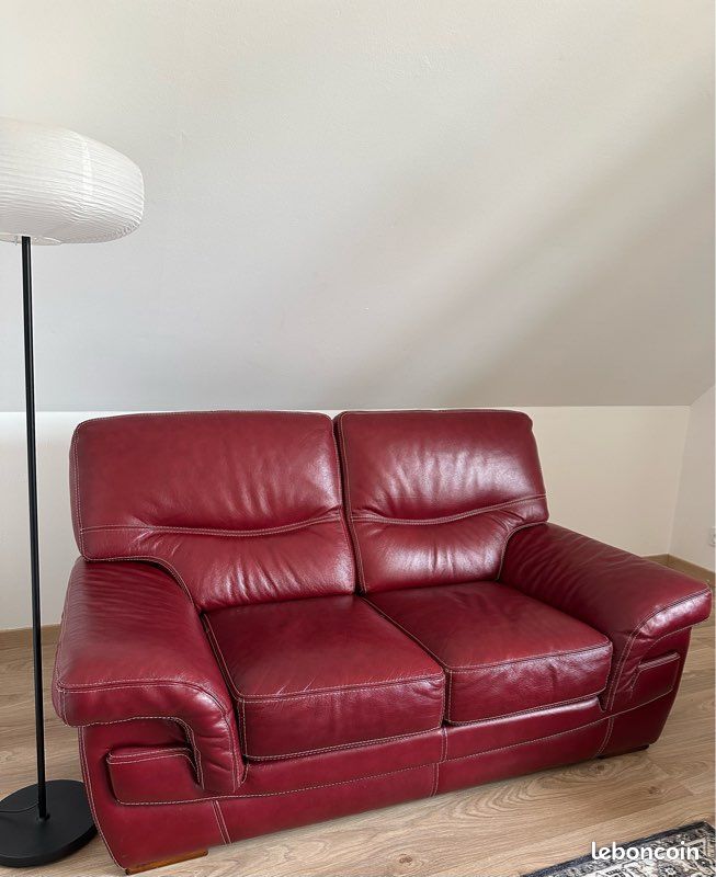 Canapé cuir rouge très bon état et confortable (image 1)