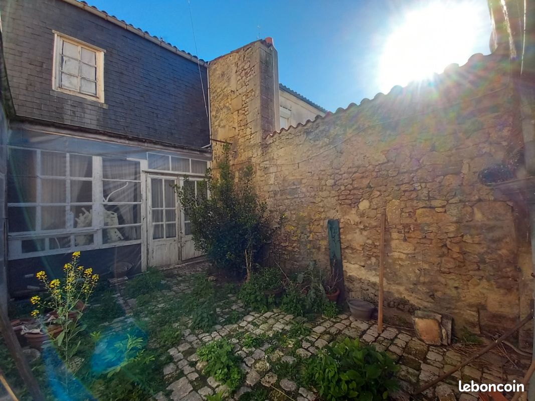 Local commercial 3 pièces 130 m² · à Rochefort · 130 m² · 99 000 €