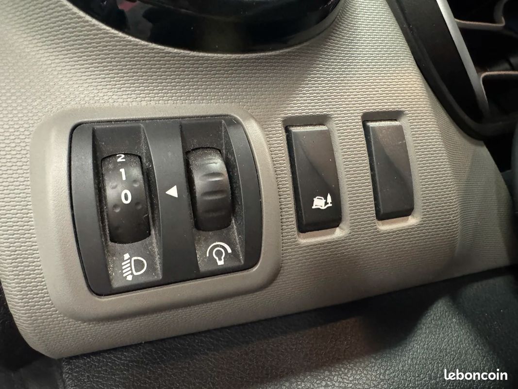Renault TRAFIC 6 PLACES 140CH + Moteur à Chaine + Entretien OK (image 38)