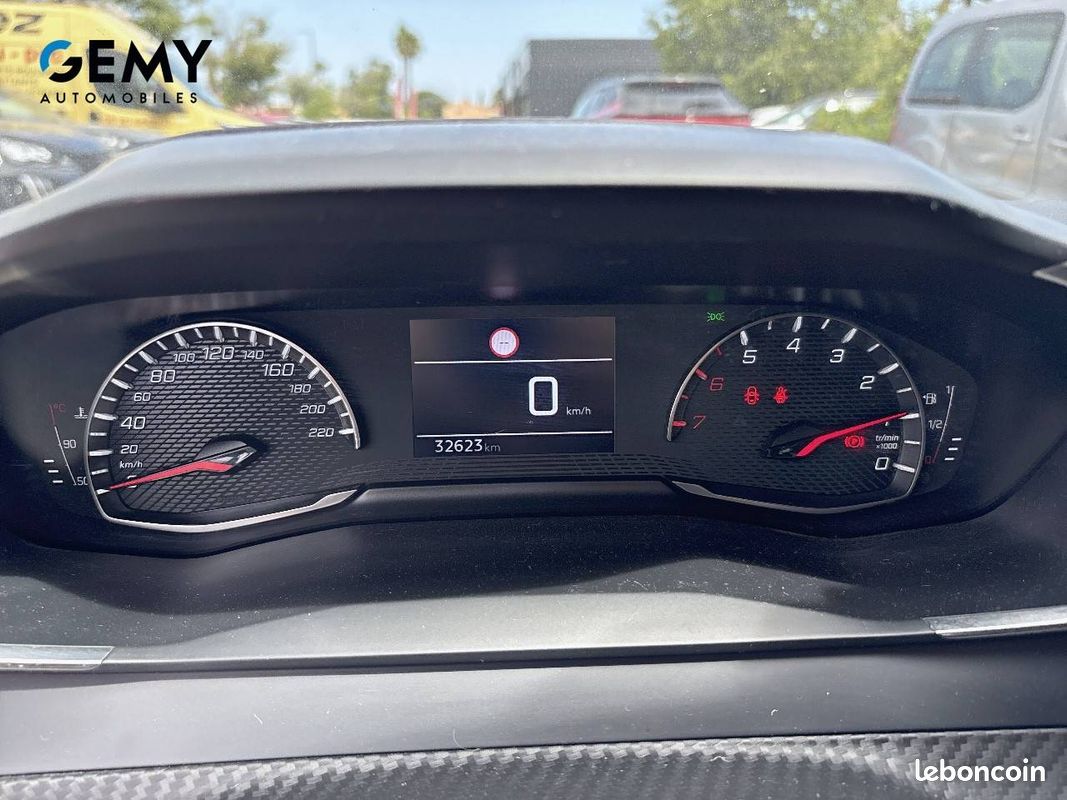 PEUGEOT 208 PureTech 75 S&S BVM5 Style (image 16)