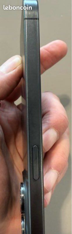 IPhone 15 Pro 256GB Noir titane comme neuf encore garanti (image 5)