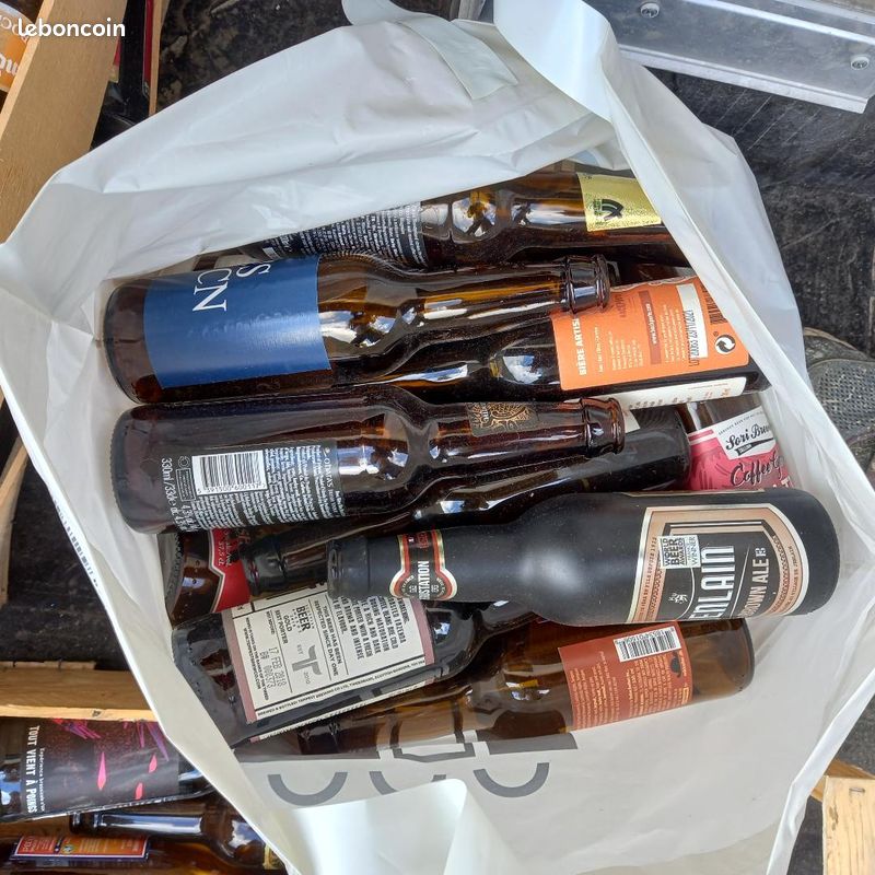 Photo Libre De Droit De Canette De Bière De Pliable Blanc Vierge Koozie Maquette Isolé Gm666964704 121645159